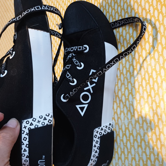 PlayStation Canvas trainers converse style in AS NEW condition jnr size 2, Sony - Picture 9 of 12